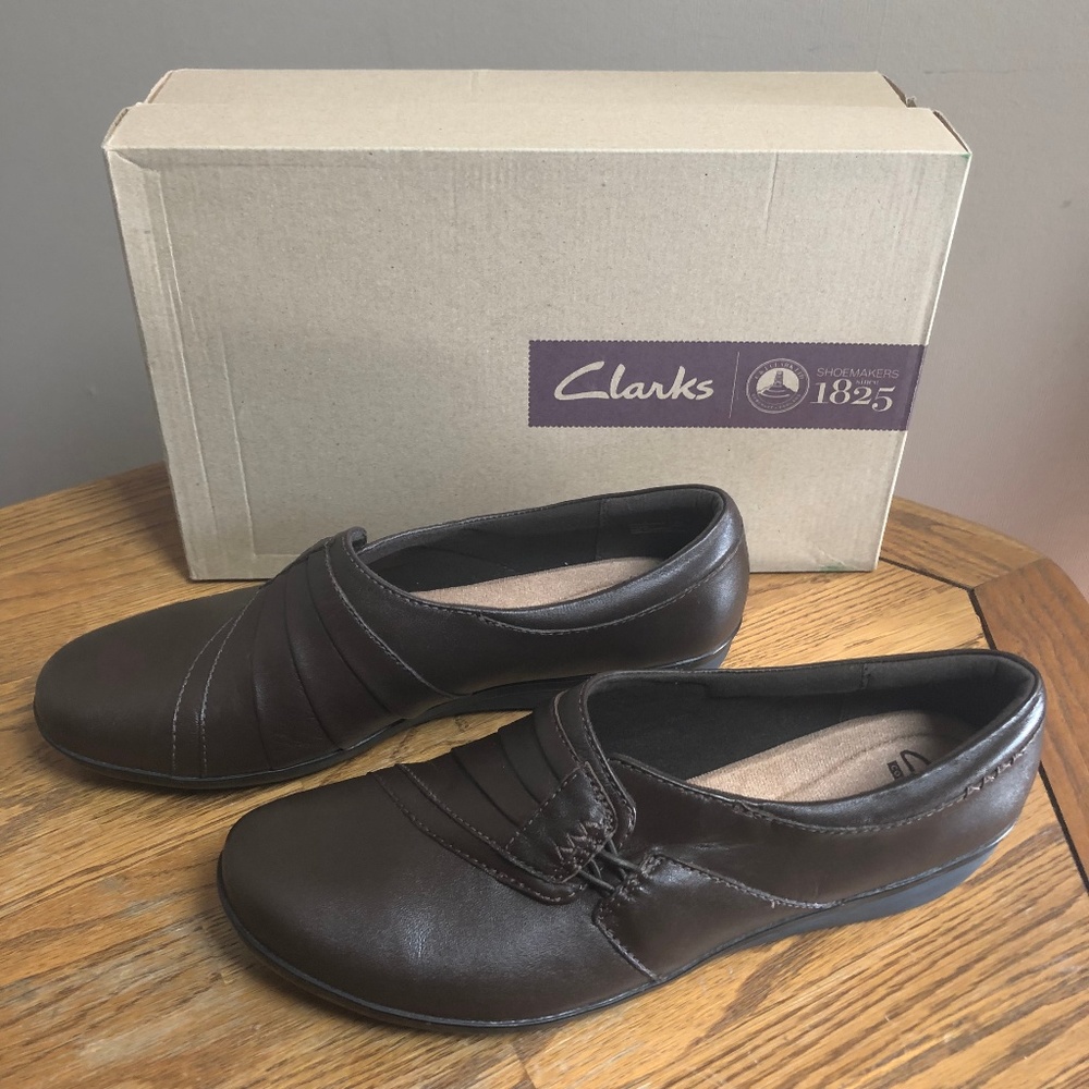 Clarks Women's Everlay Iris Flat- Brown- NIB!!